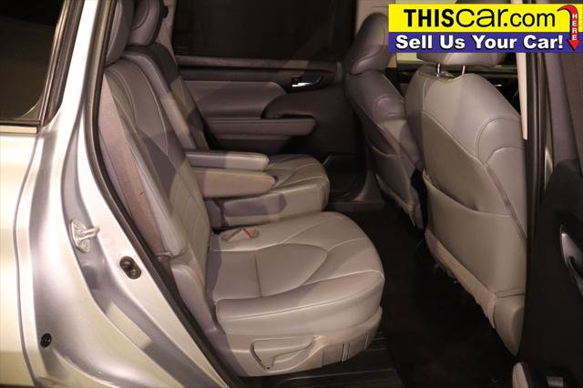 Used 2021 Toyota Highlander XLE image 21