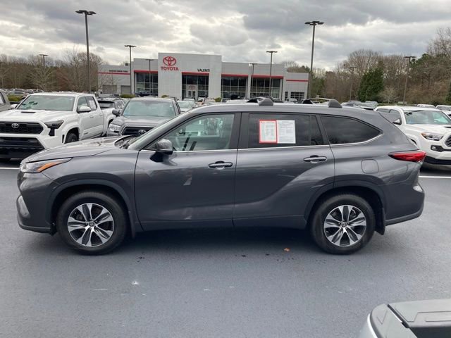 Certified 2023 Toyota Highlander XLE image 2