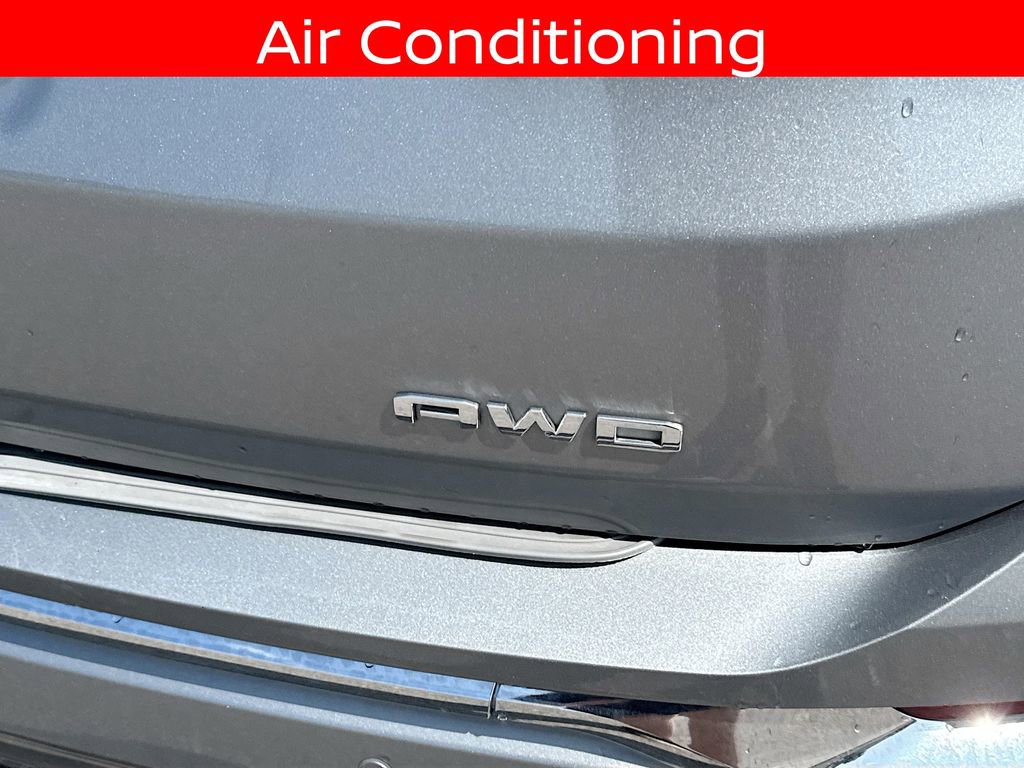 Used 2024 GMC Terrain Denali w/ Denali Premium Package AWD/4WD image 9