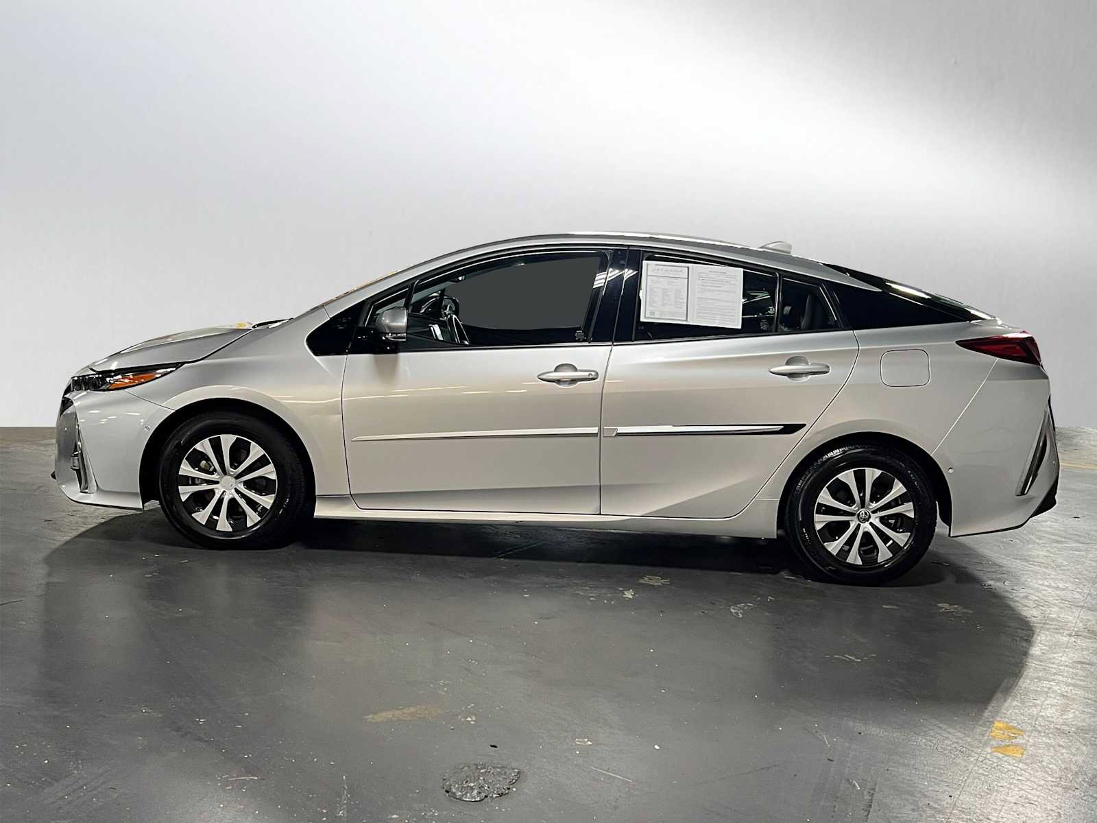 Used 2020 Toyota Prius Prime Limited image 6