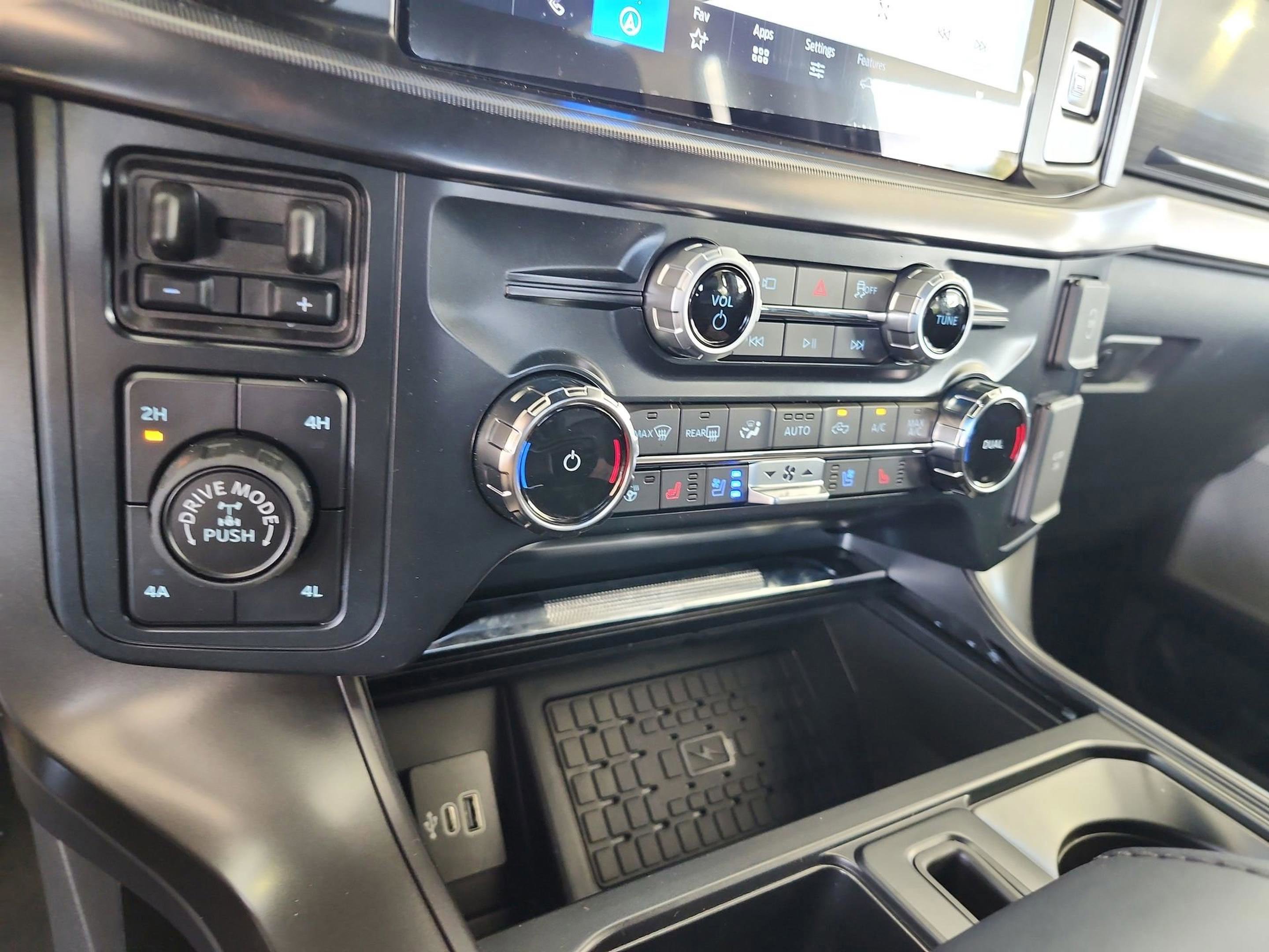 New 2025 Ford F150 Lariat w/ Equipment Group 502A High image 23