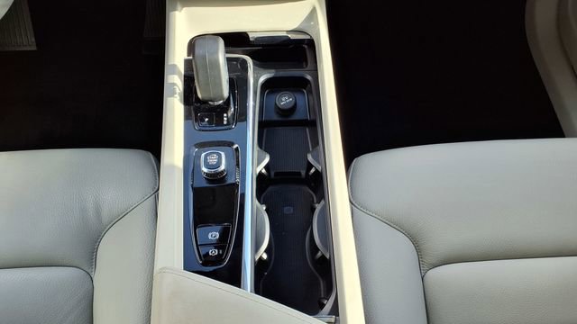 Certified 2023 Volvo XC60 B5 Plus w/ Climate Package image 29