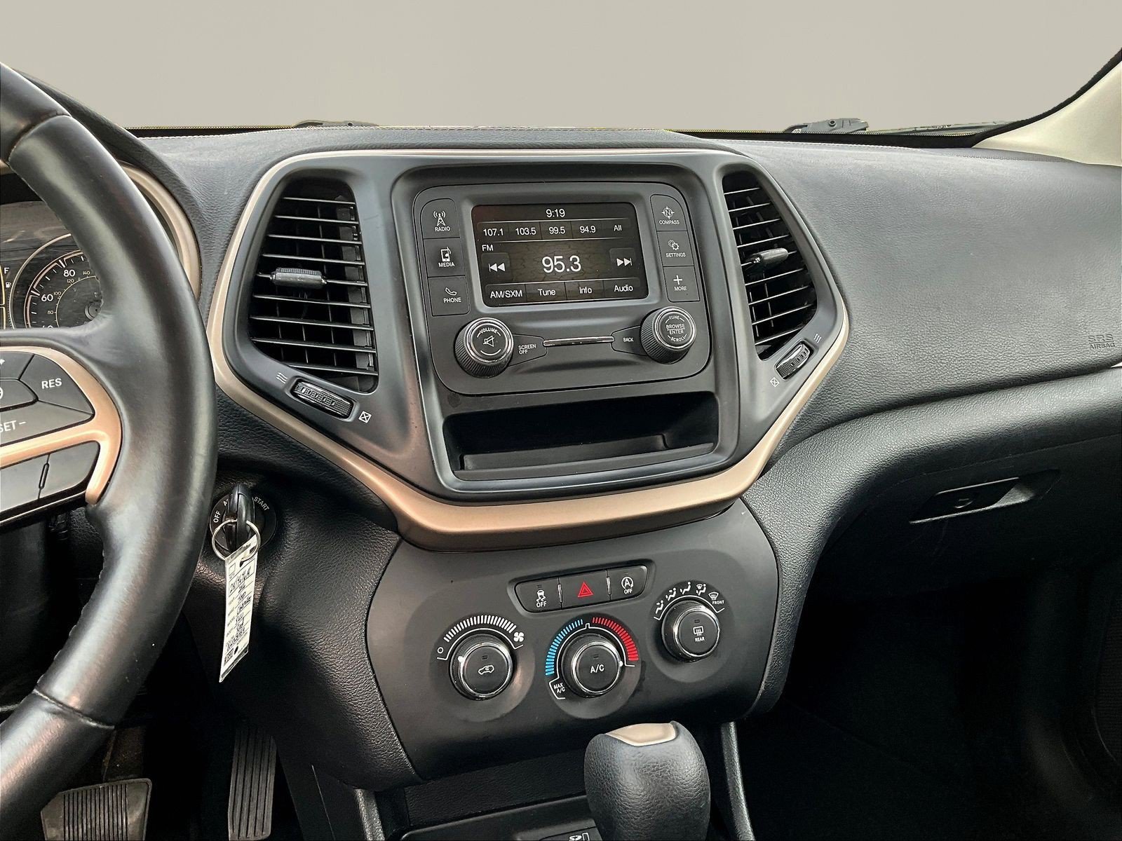 Used 2016 Jeep Cherokee Sport FWD image 9