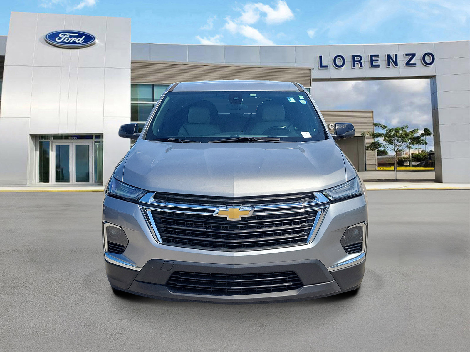 Used 2023 Chevrolet Traverse LS FWD image 2