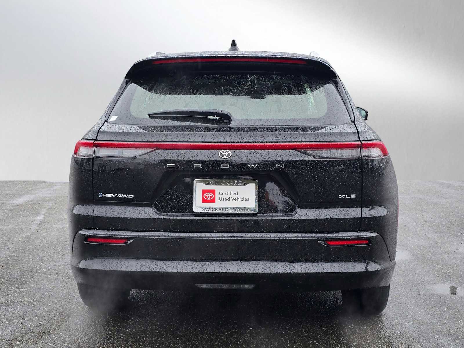 Used 2025 Toyota Crown Signia XLE image 6