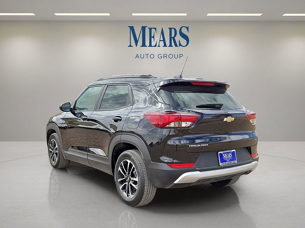 Used 2025 Chevrolet TrailBlazer LT image 3