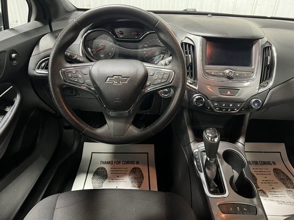 Used 2019 Chevrolet Cruze LT image 4
