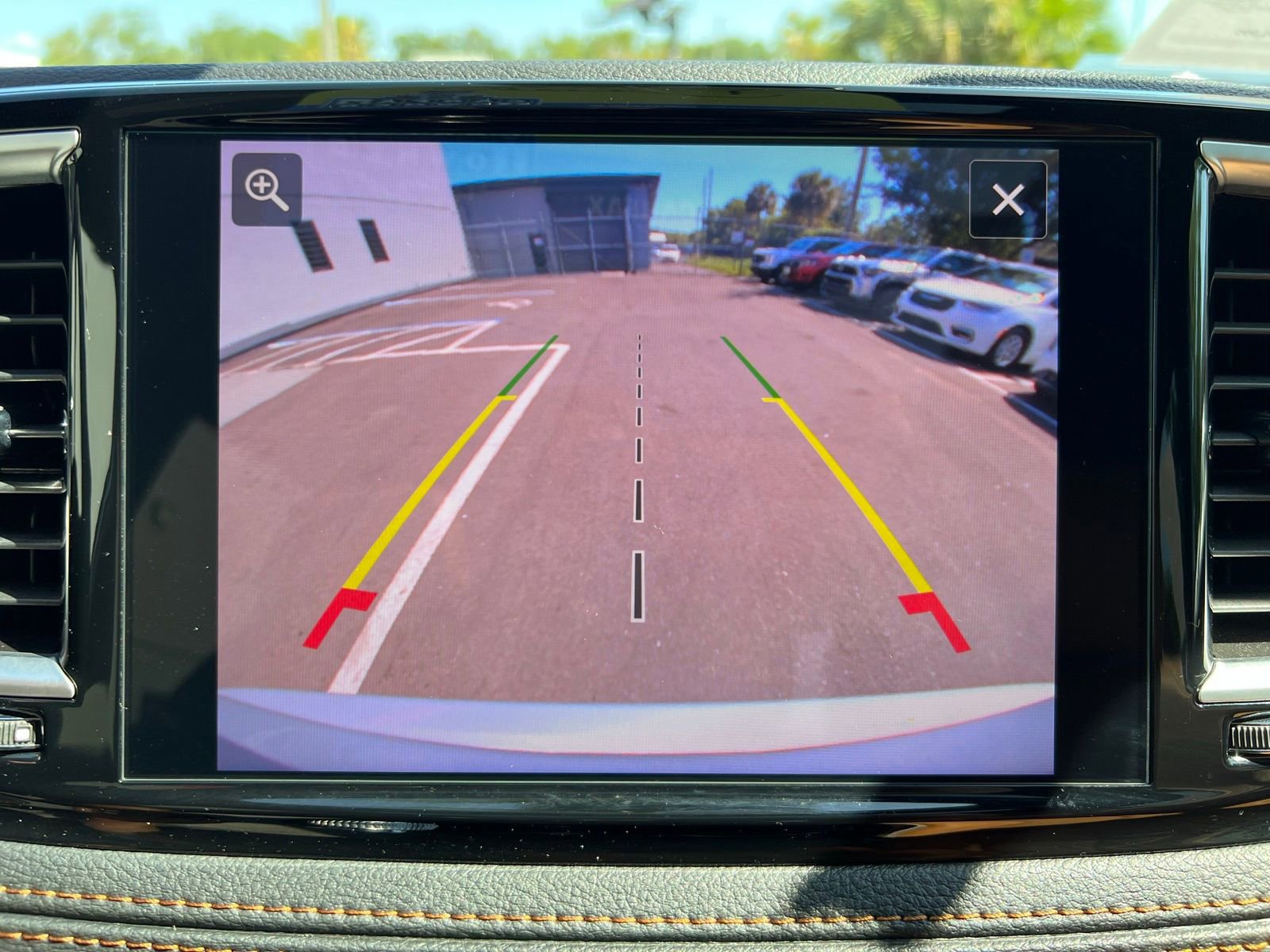 Used 2023 Chrysler Pacifica Pinnacle FWD image 50
