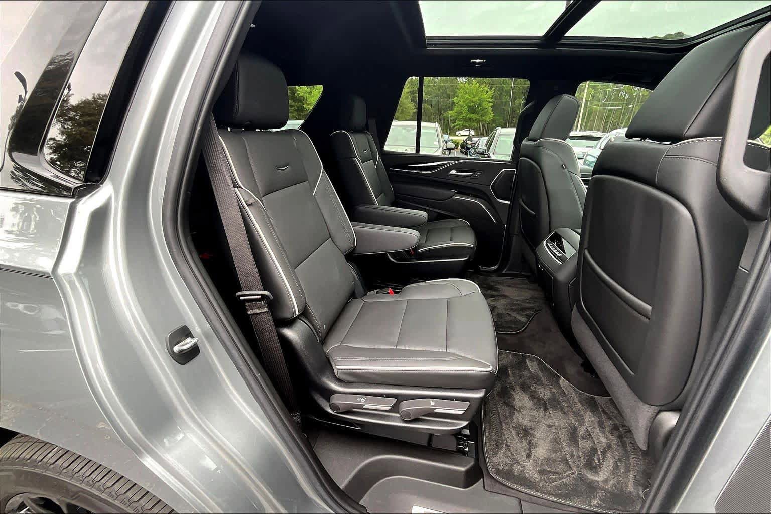 Used 2024 Cadillac Escalade Sport w/ LPO, ONYX Package image 20