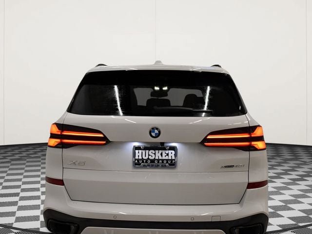 New 2026 BMW X5 xDrive40i w/ M Sport Package AWD/4WD image 11