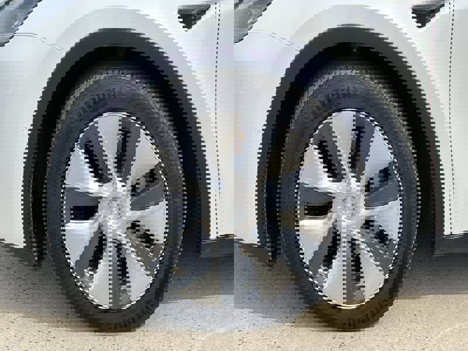 Used 2020 Tesla Model Y Long Range image 25