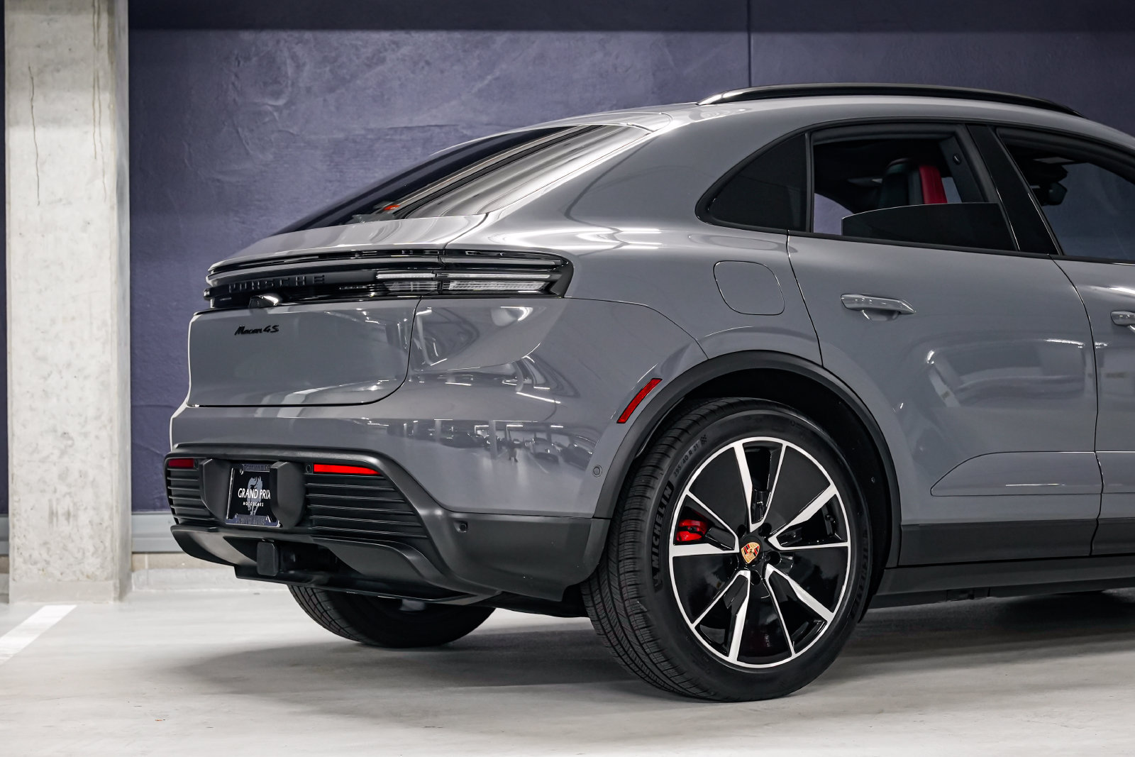 Used 2025 Porsche Macan 4S Electric AWD/4WD image 41