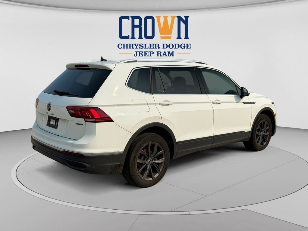 Used 2024 Volkswagen Tiguan SE AWD/4WD image 3
