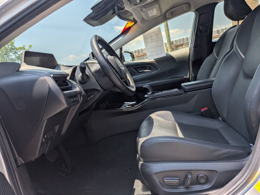 Used 2023 Toyota Prius XLE FWD image 11
