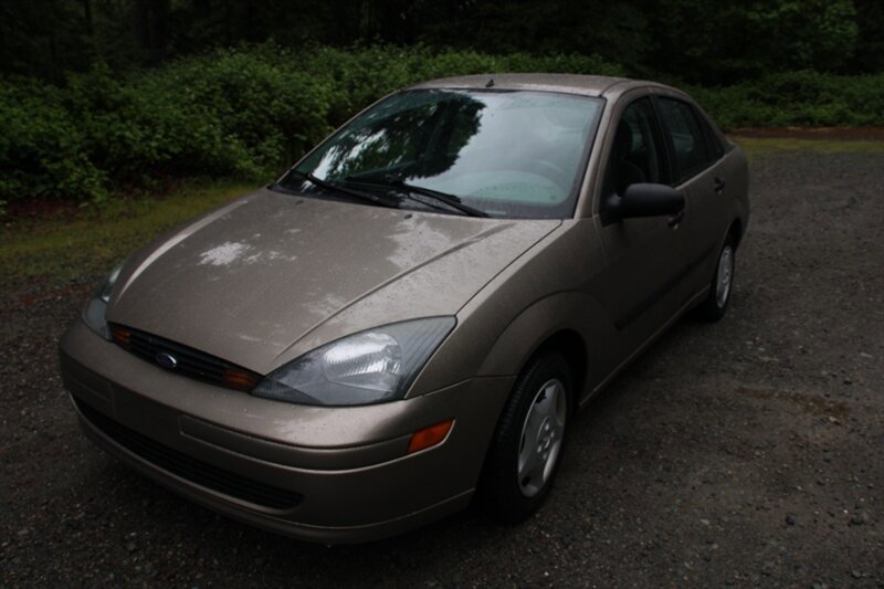 Used 2003 Ford Focus LX FWD image 2