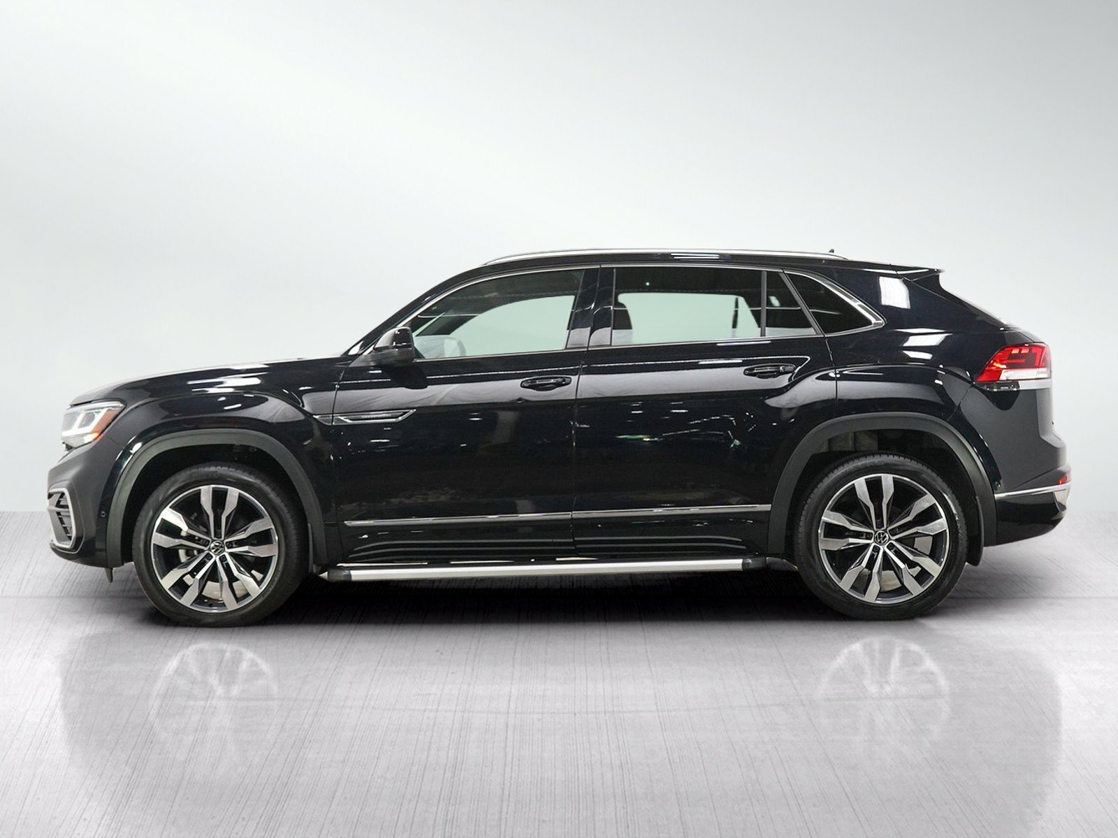 Used 2023 Volkswagen Atlas Cross Sport SEL Premium R-Line AWD/4WD image 2