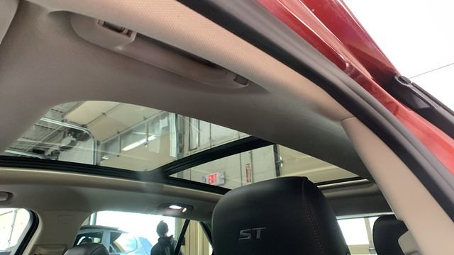 Used 2023 Buick Envision Essence w/ Sport Touring Package AWD/4WD image 16