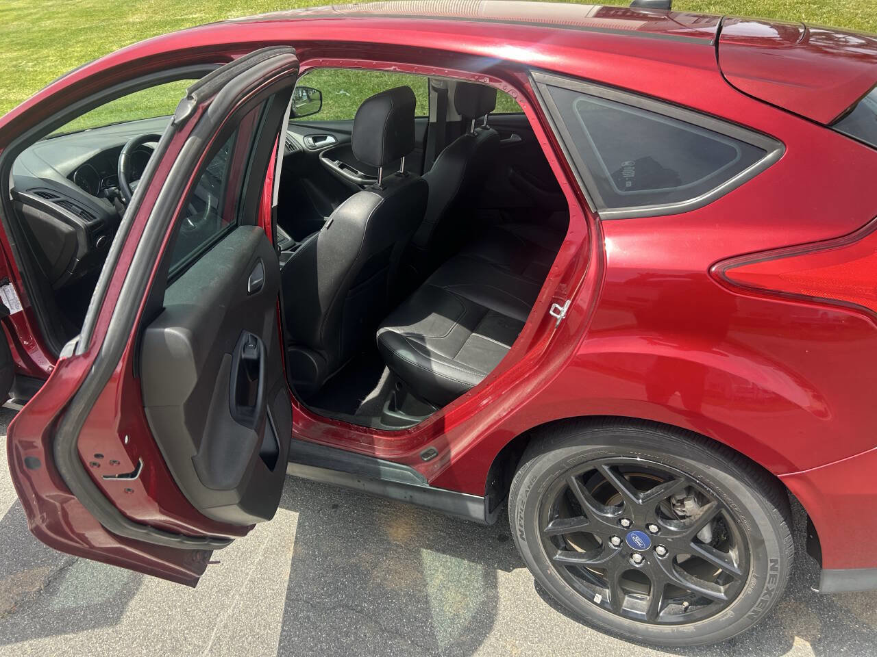 Used 2016 Ford Focus SE w/ Equipment Group 201A FWD image 6