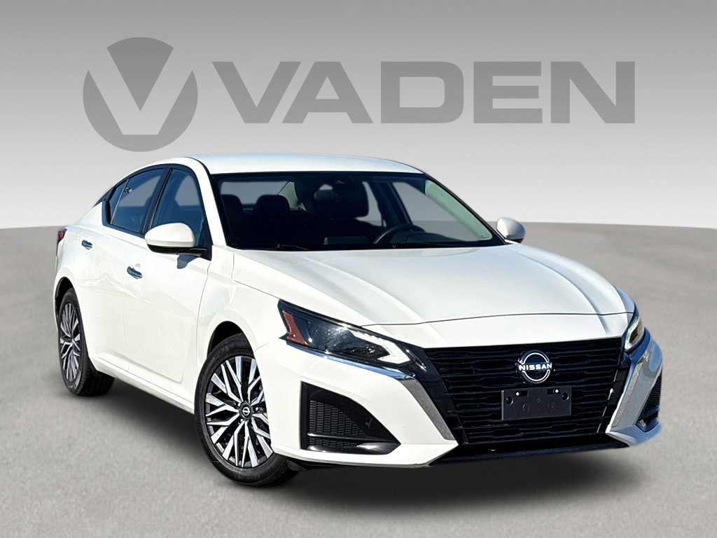 Used 2023 Nissan Altima 2.5 SV FWD image 1