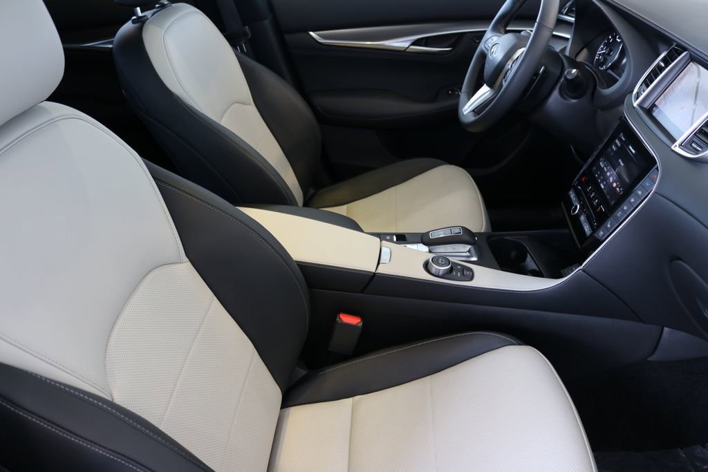 Certified 2025 INFINITI QX55 Essential image 42