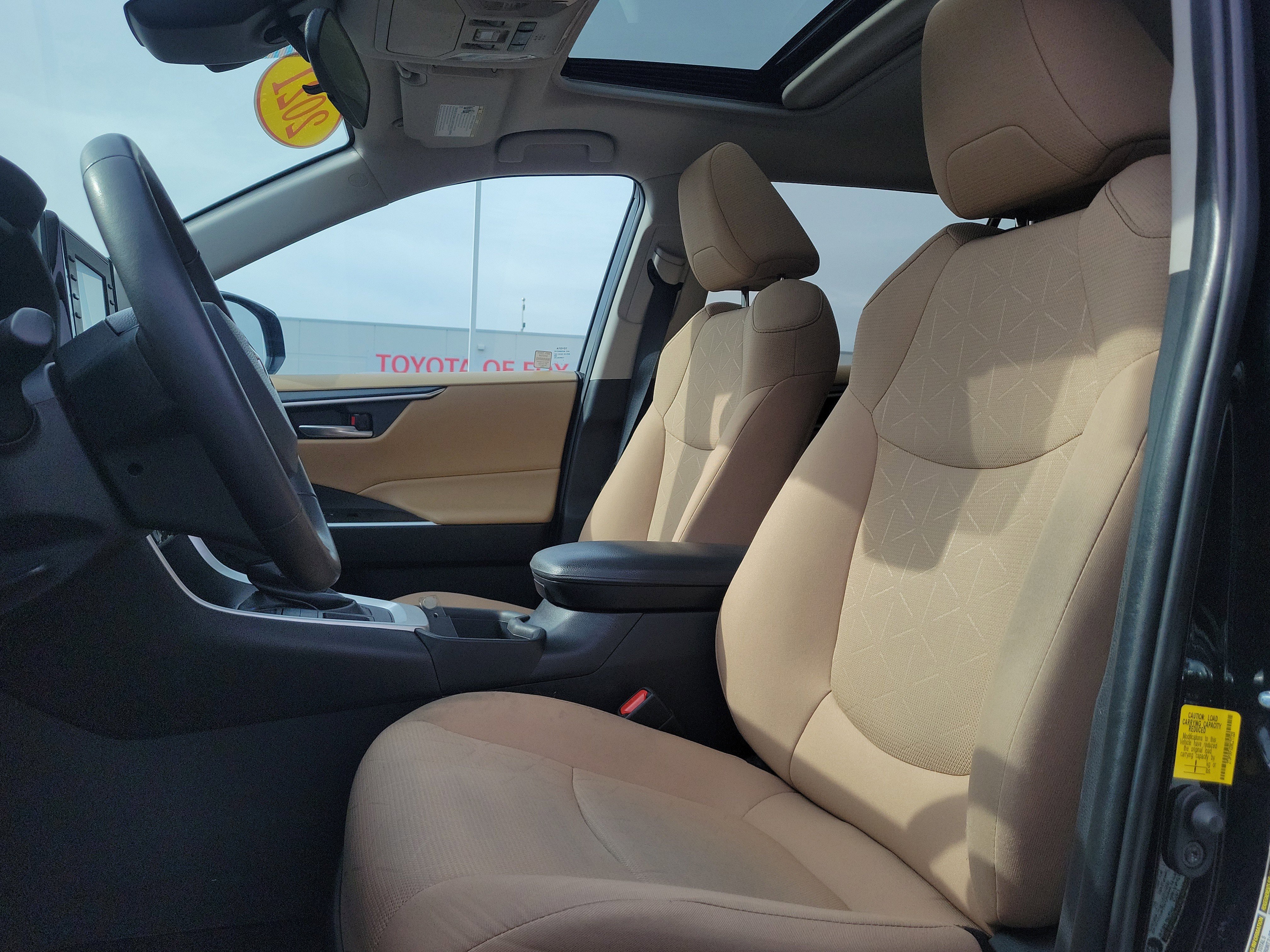 Used 2021 Toyota RAV4 XLE w/ Convenience Package image 18