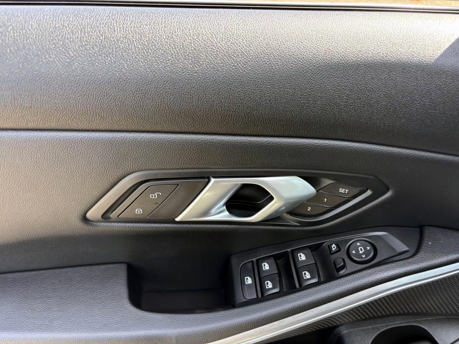 Used 2025 BMW 330i xDrive Sedan AWD/4WD image 12