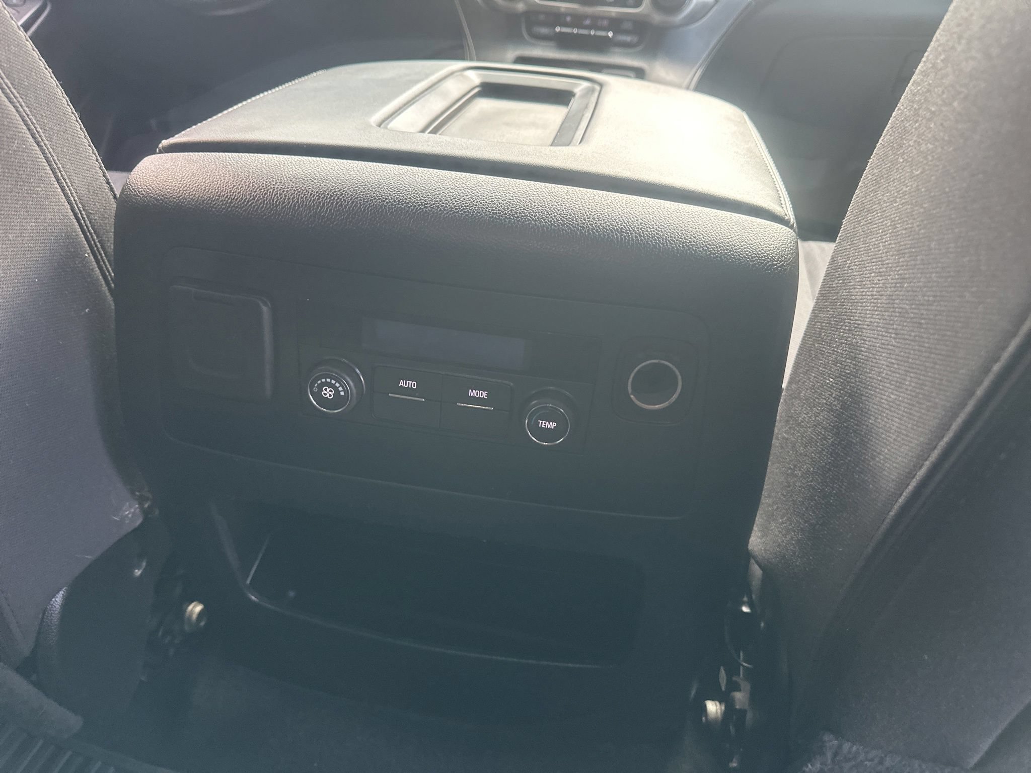 Used 2017 GMC Yukon SLE w/ SLE Value Package AWD/4WD image 15