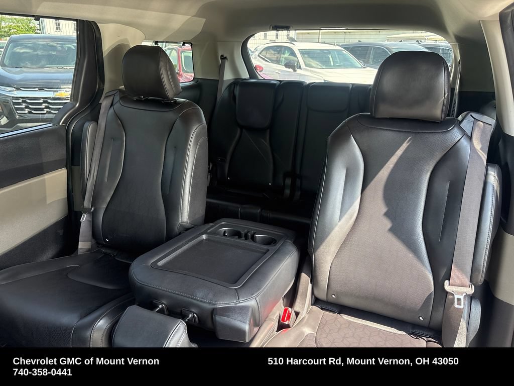 Used 2025 Kia Carnival EX FWD image 27