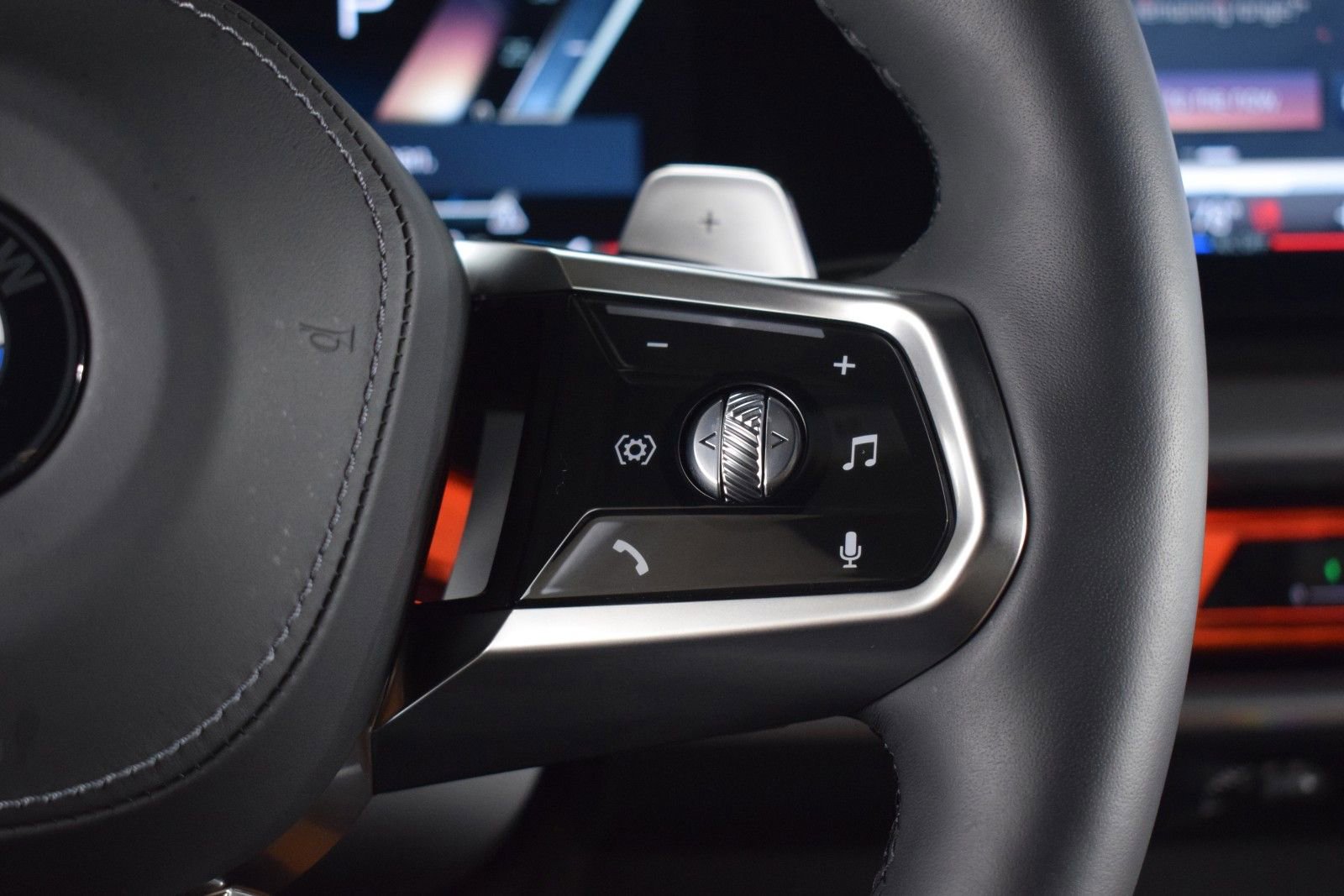 Used 2025 BMW 740i xDrive image 29