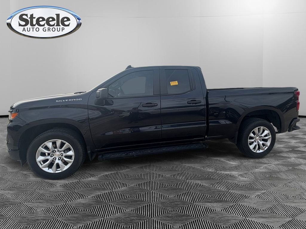Used 2023 Chevrolet Silverado 1500 Custom image 2