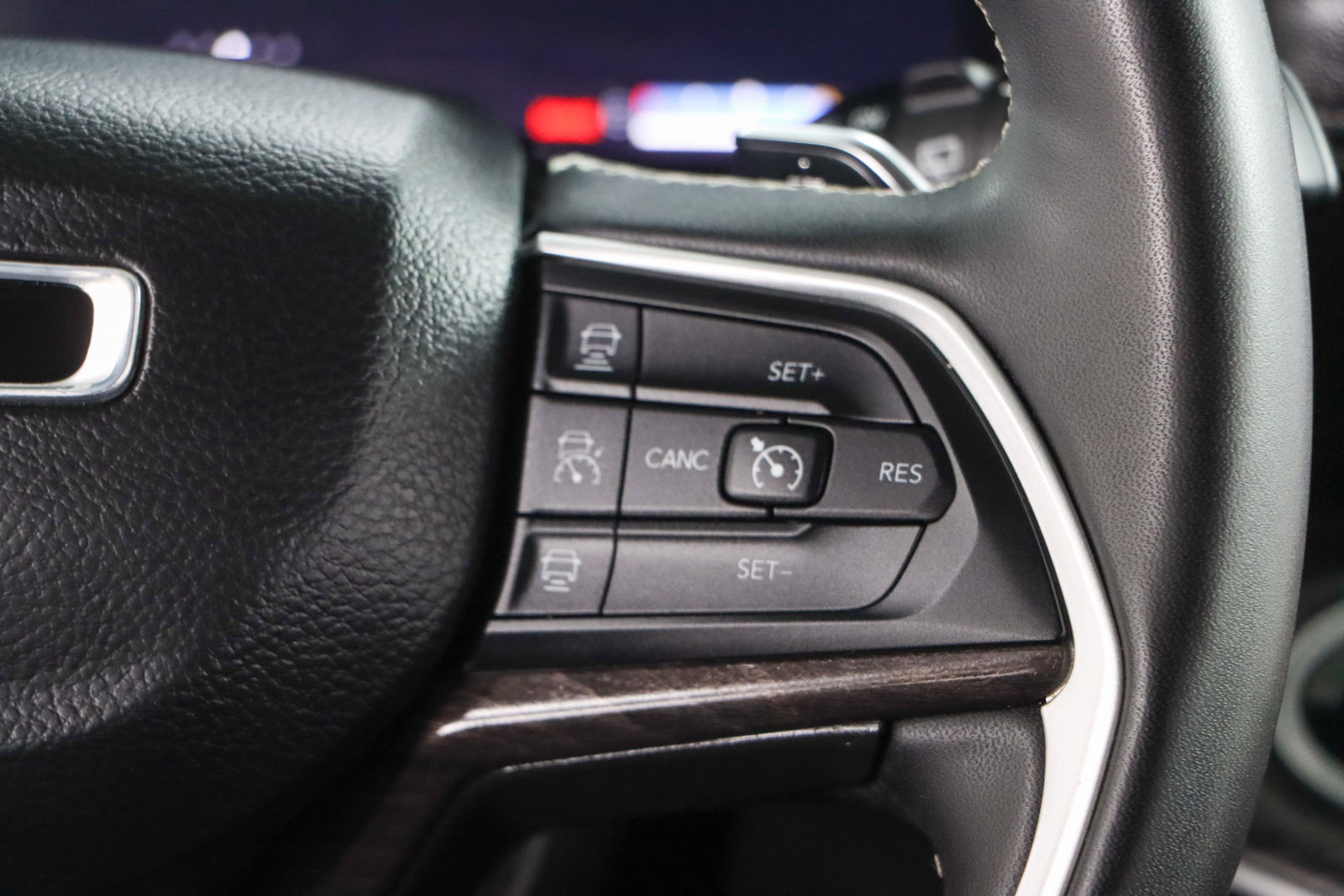 Used 2023 Jeep Grand Cherokee Limited w/ Luxury Tech Group II image 14