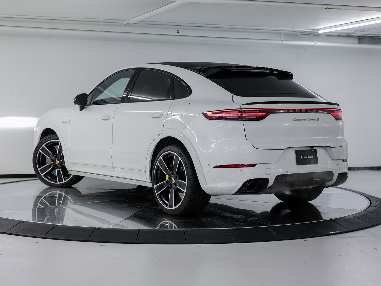 Certified 2022 Porsche Cayenne Turbo S image 3