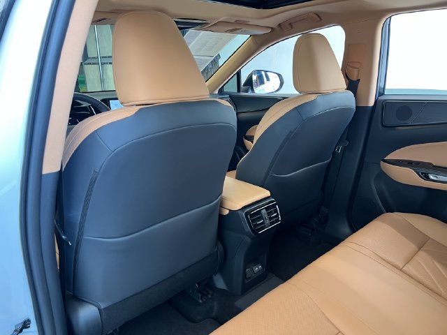 Certified 2025 Lexus NX 450h+ AWD w/ Accessory Package (Z2) image 32
