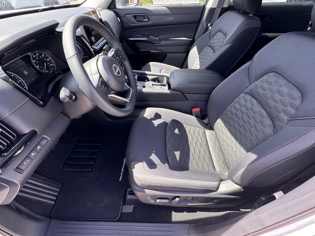 New 2025 Nissan Pathfinder SV image 9