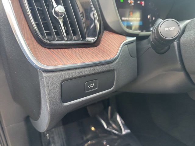 Used 2024 Volvo XC60 B5 Plus image 14