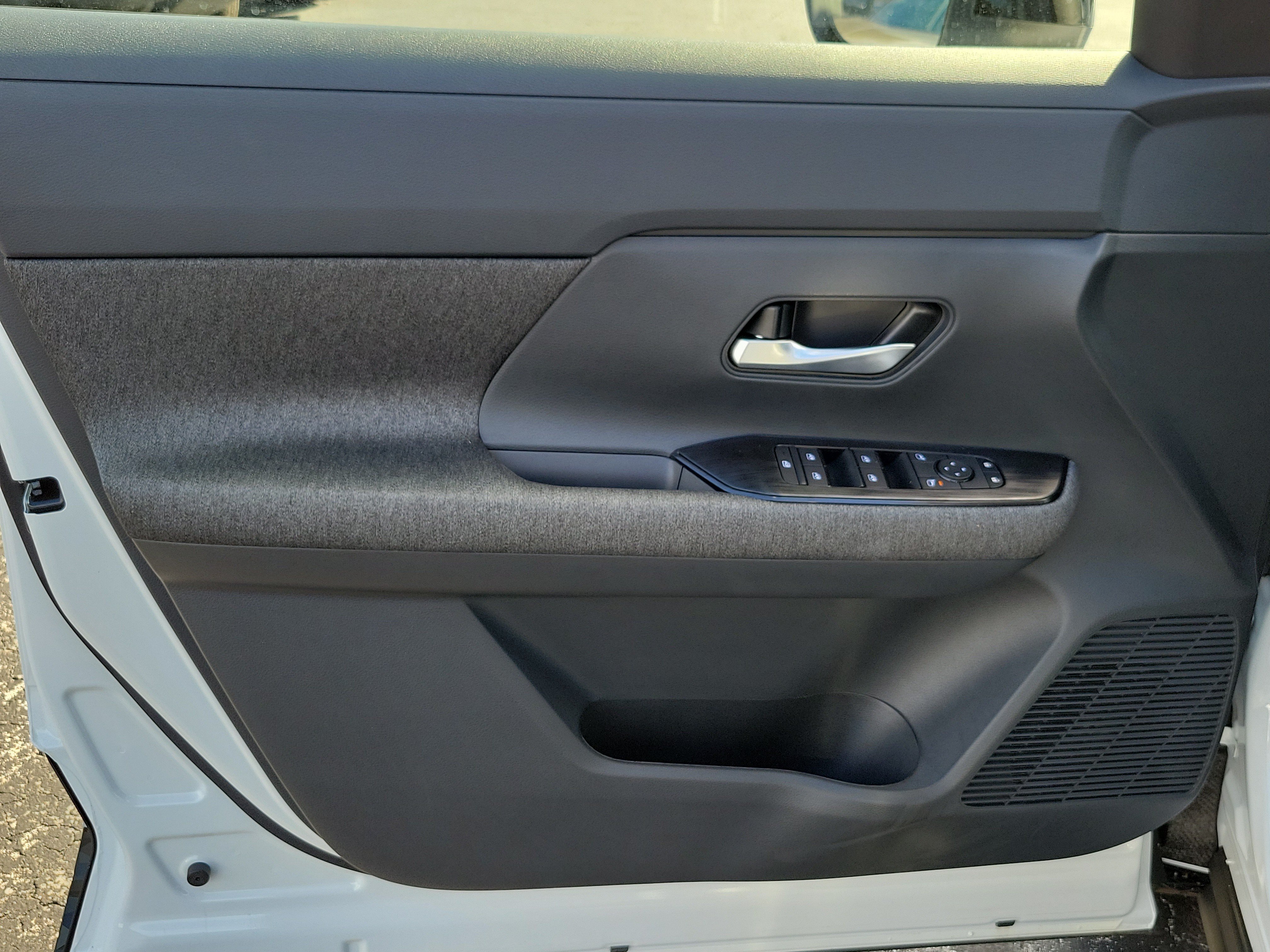 Used 2026 Nissan Kicks SV FWD image 23