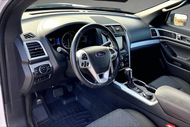 Used 2014 Ford Explorer XLT w/ Equipment Group 201A AWD/4WD image 9