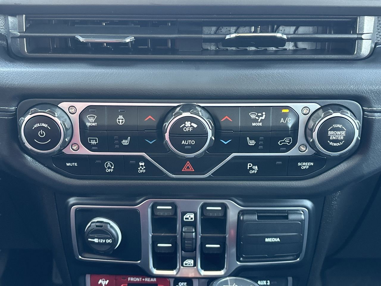 Used 2025 Jeep Wrangler Unlimited Rubicon image 22