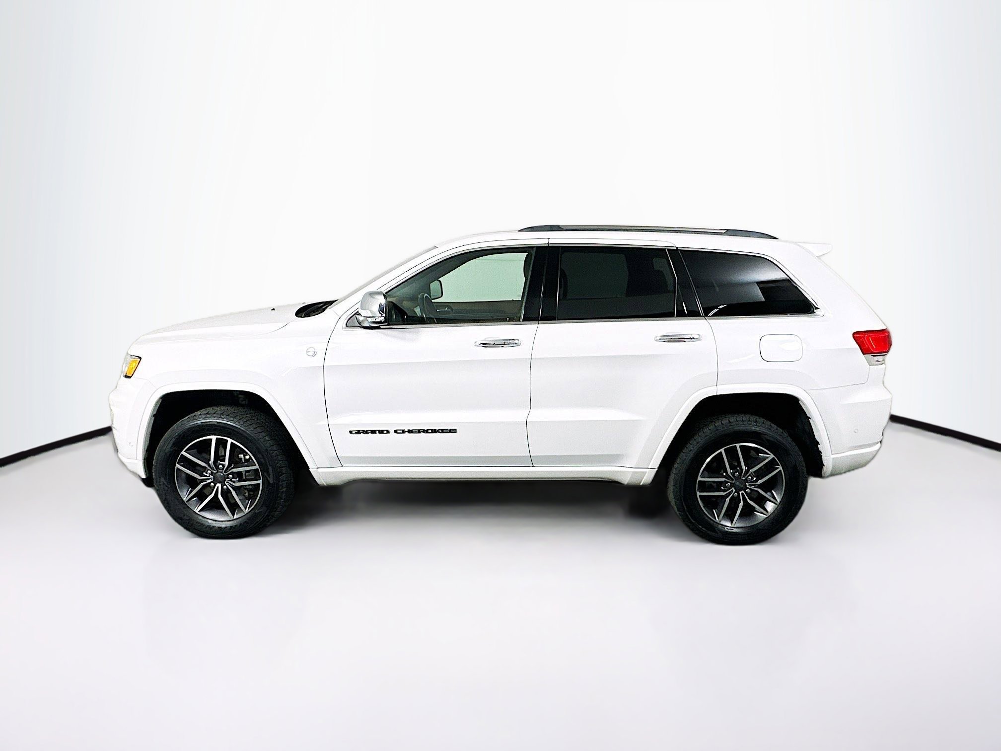Used 2021 Jeep Grand Cherokee Overland AWD/4WD image 4