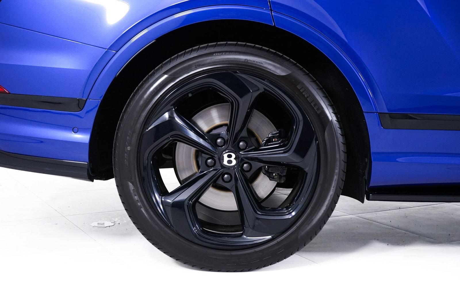 Used 2022 Bentley Bentayga AWD/4WD image 13