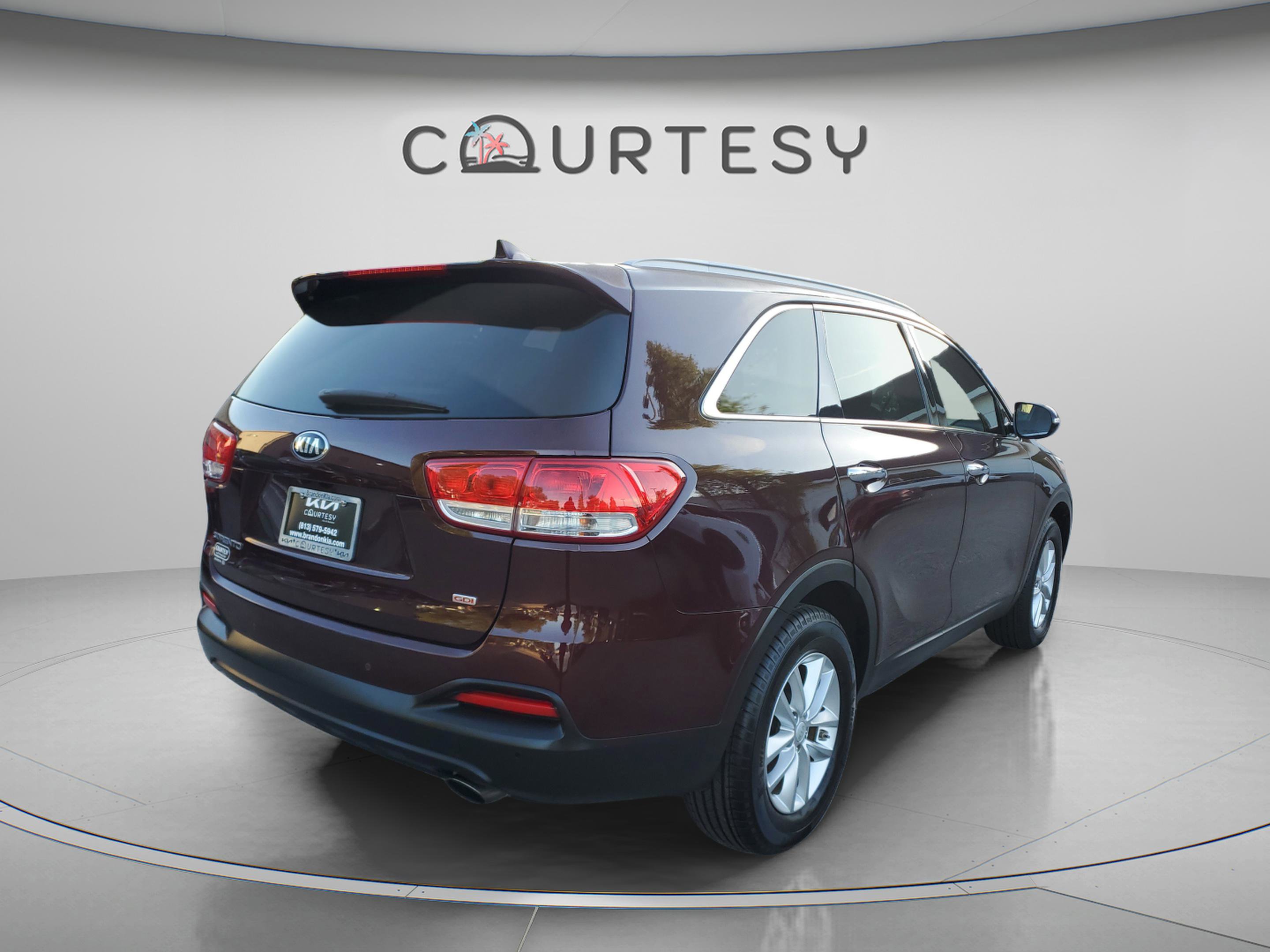 Used 2017 Kia Sorento LX image 3
