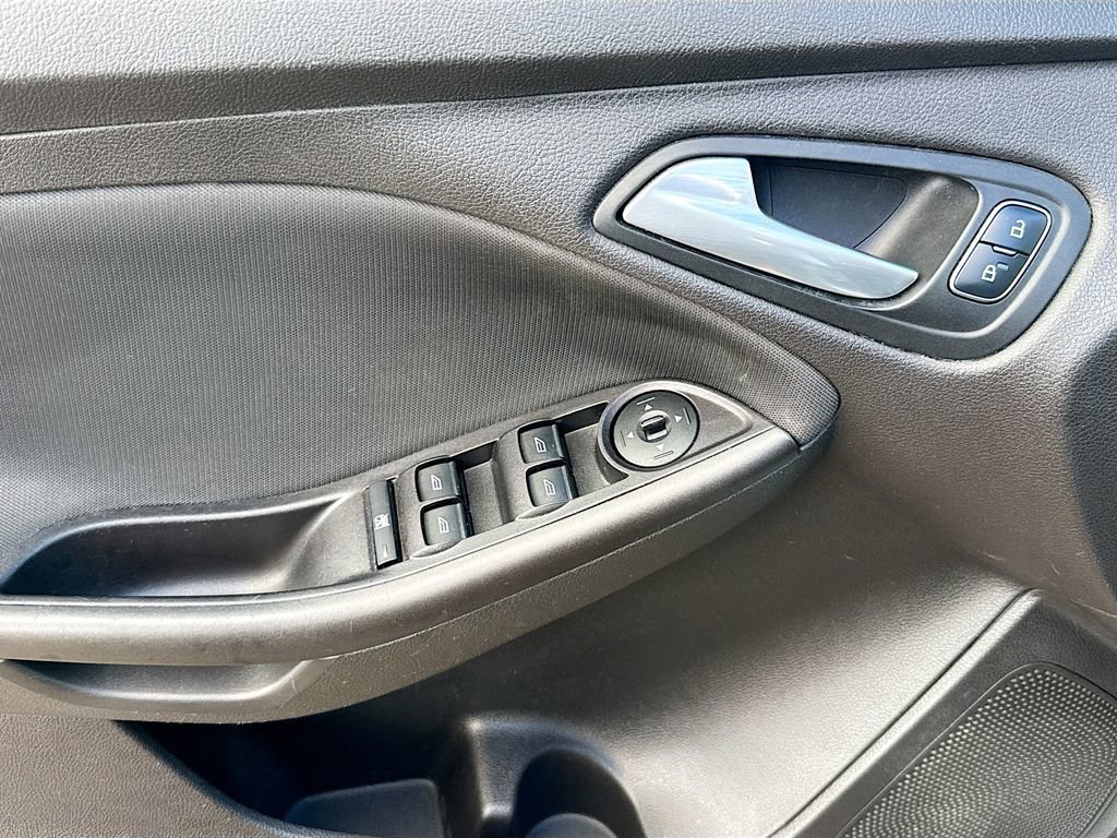 Used 2017 Ford Focus SEL image 19