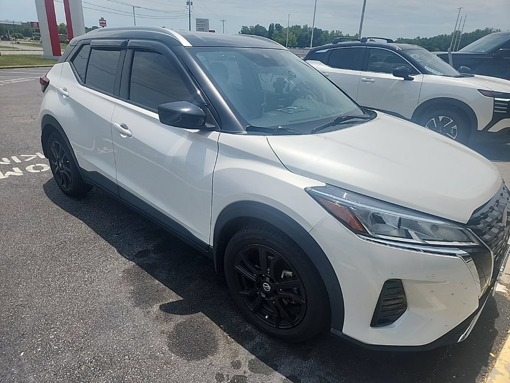 Used 2021 Nissan Kicks SV FWD image 2