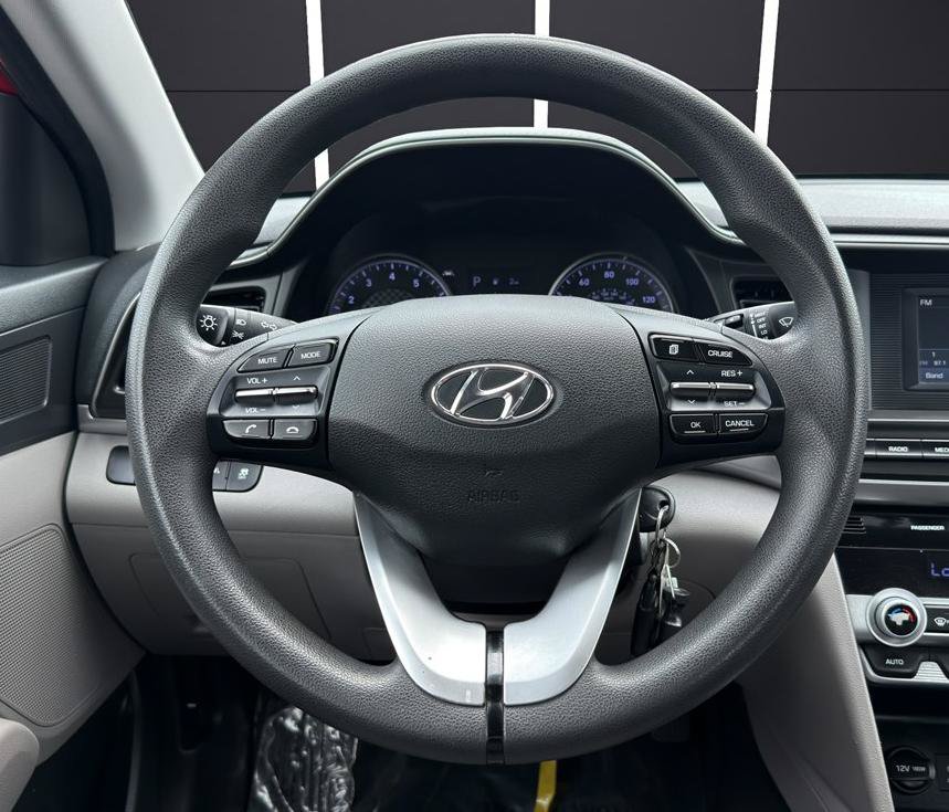 Used 2020 Hyundai Elantra SE FWD image 16