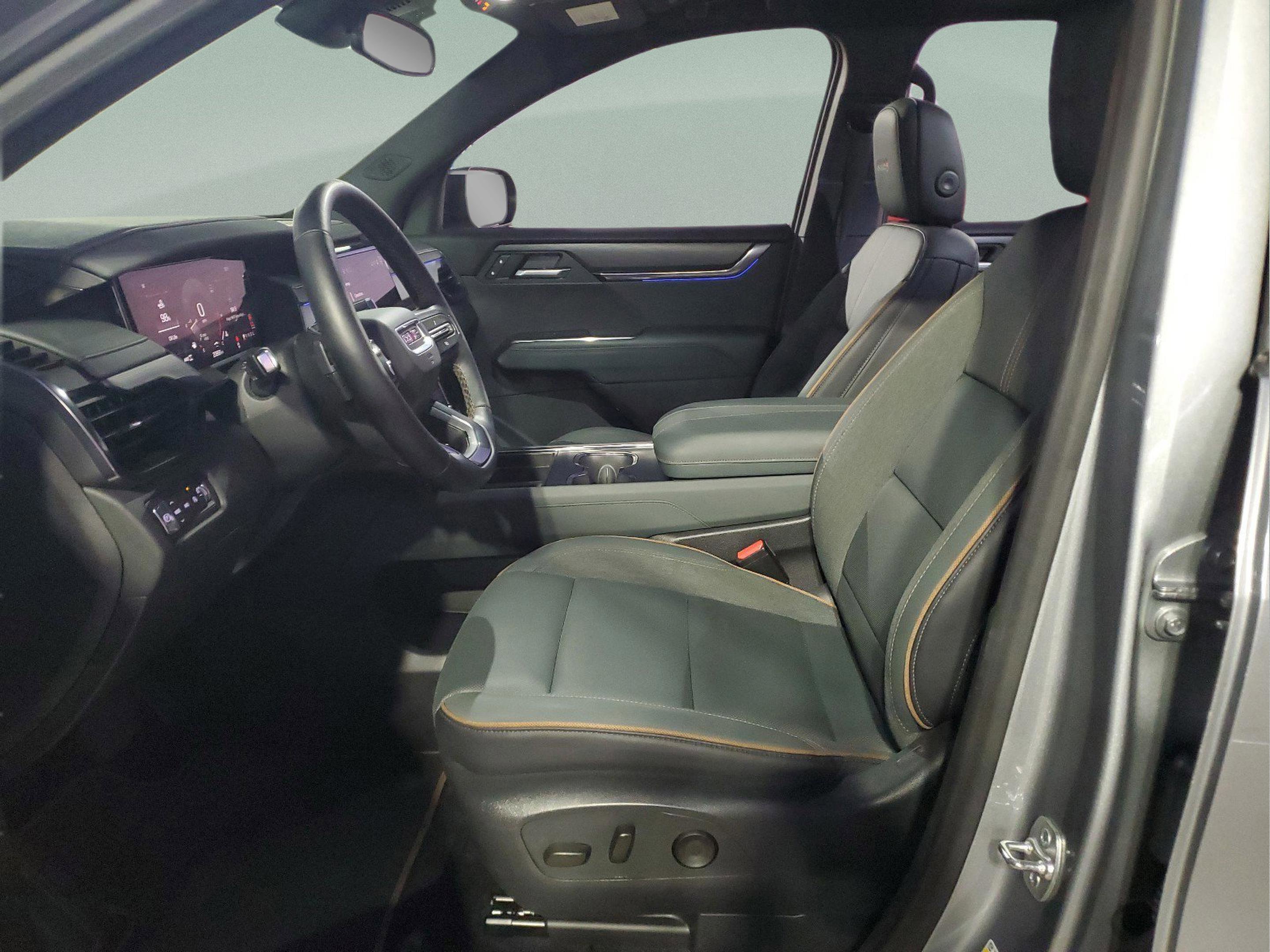 Used 2025 GMC Acadia AT4 image 18