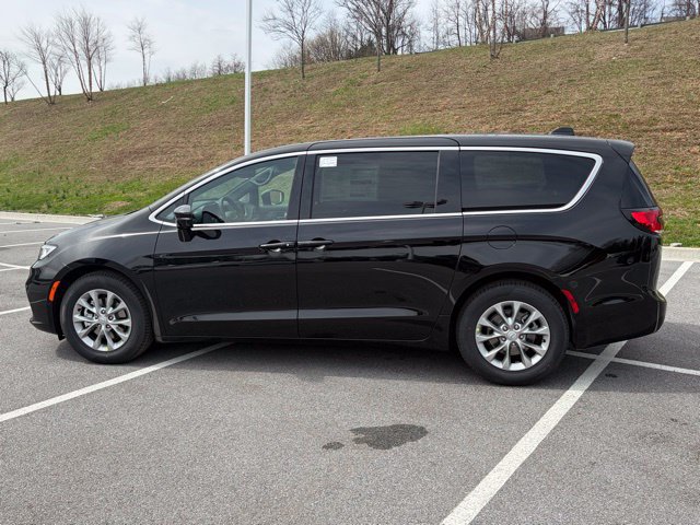 New 2026 Chrysler Pacifica Limited w/ Uconnect Theater Family Group FWD image 3