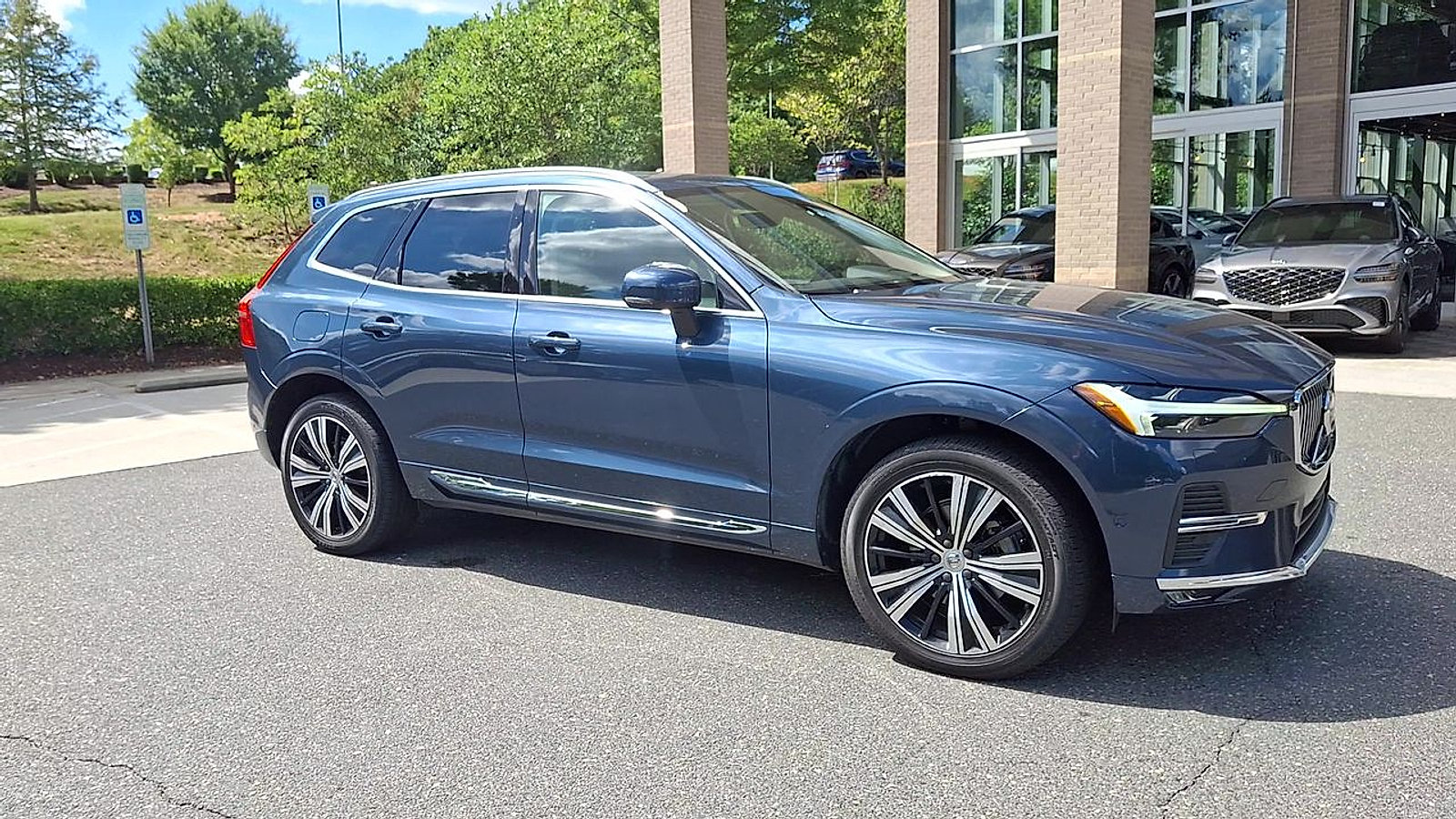 Used 2022 Volvo XC60 B5 Inscription w/ Advanced Package FWD image 6