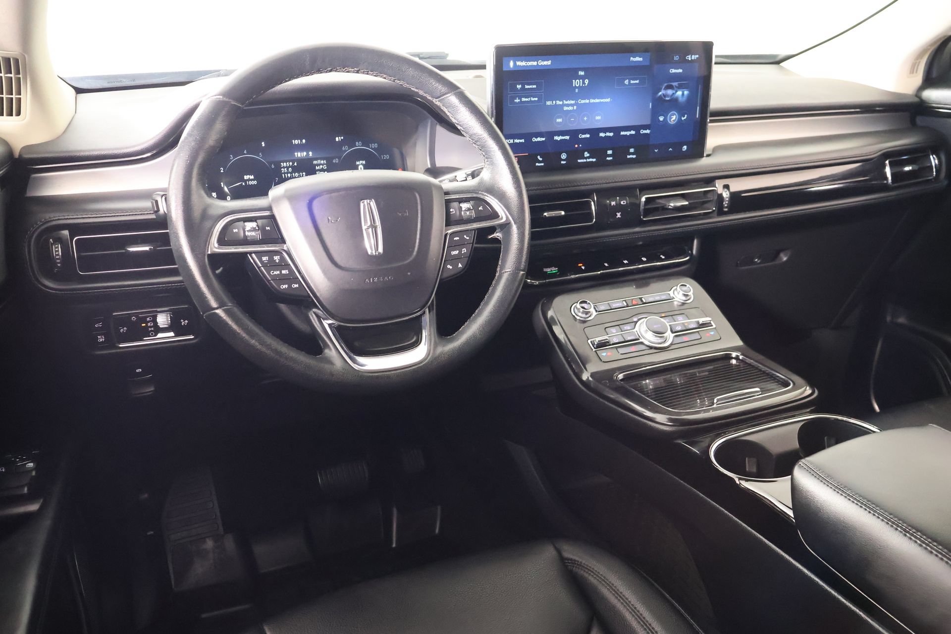 Used 2023 Lincoln Nautilus AWD w/ Premium Package image 2