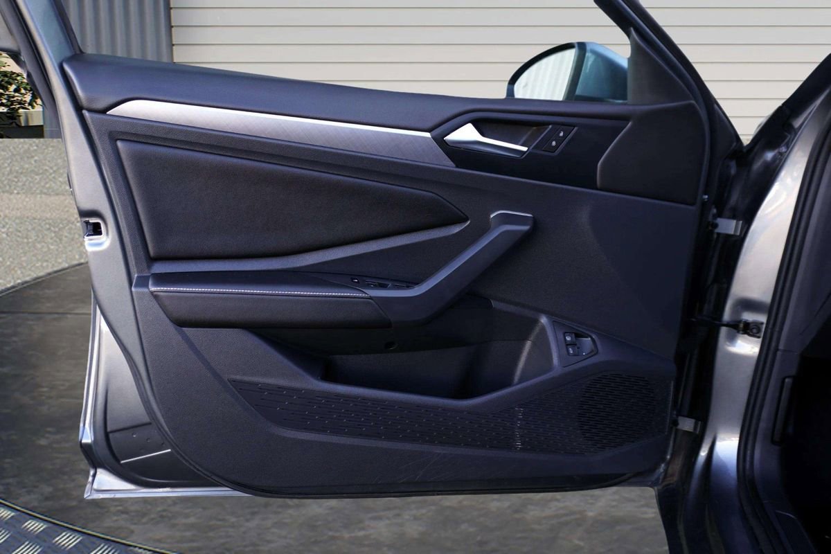 Used 2024 Volkswagen Jetta SE image 15