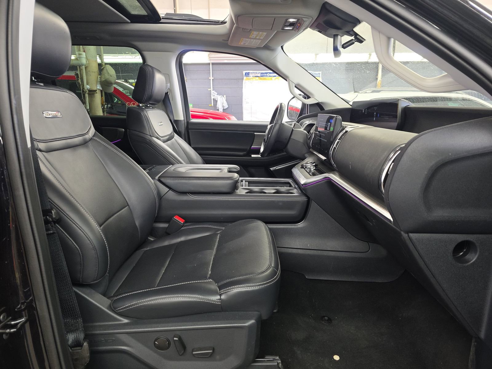 Used 2025 Ford Expedition Max Platinum AWD/4WD image 15